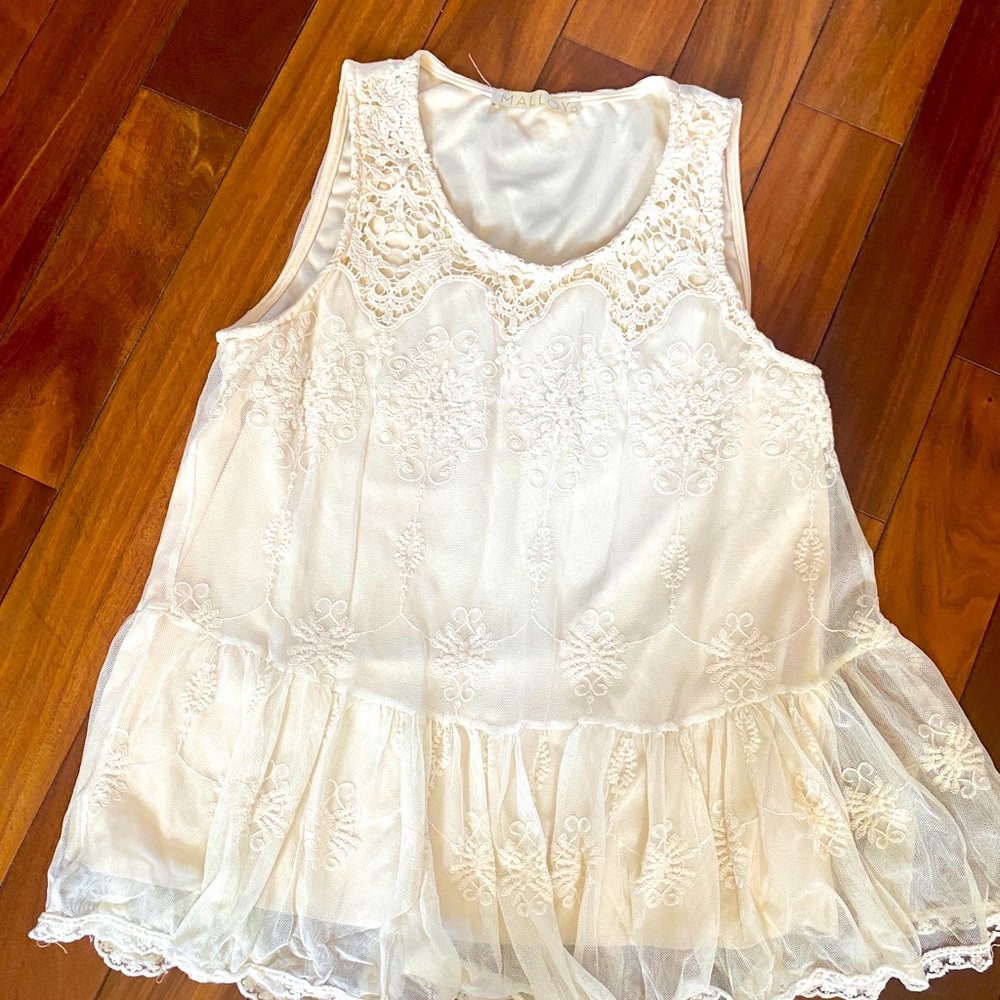 Malloy cream lace embroidered tank top size large